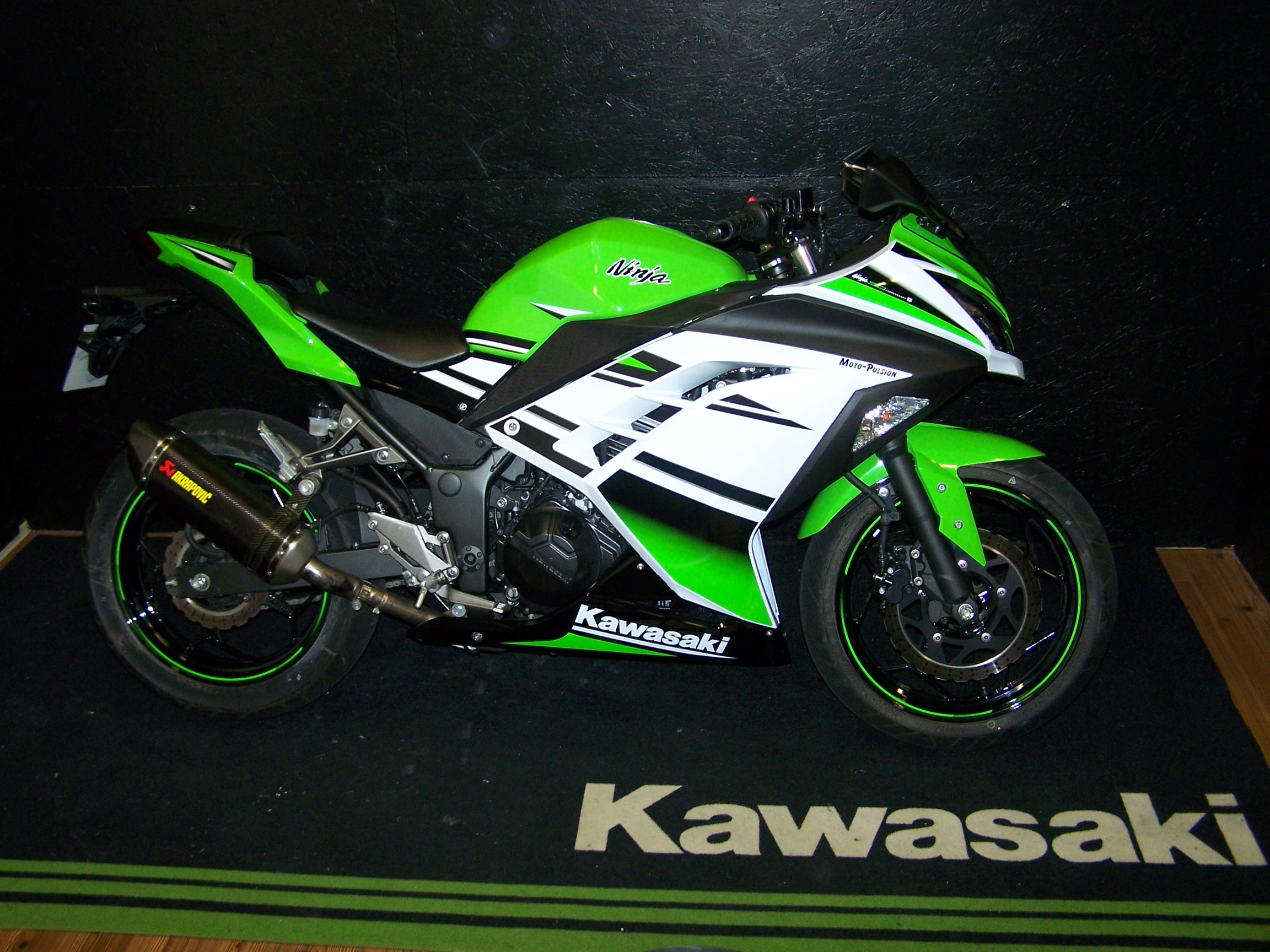 Kawasaki Ninja 300 30th Anniversary Sportive Occasion Moto